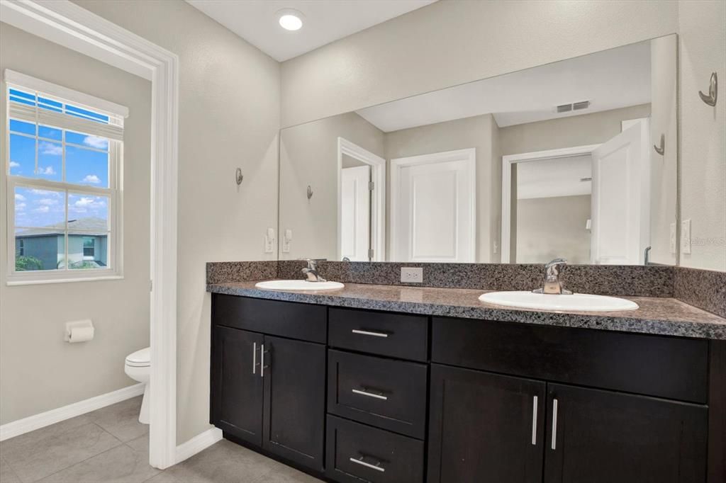 For Sale: $464,900 (6 beds, 3 baths, 2614 Square Feet)