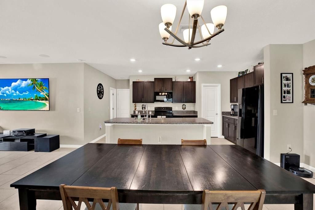 For Sale: $464,900 (6 beds, 3 baths, 2614 Square Feet)