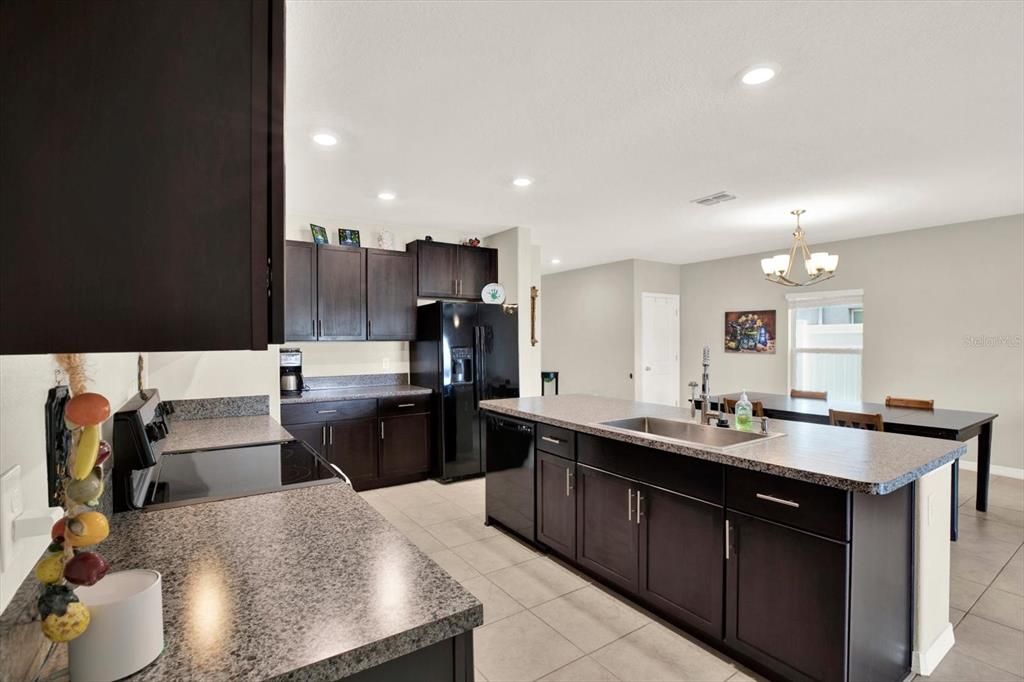 For Sale: $464,900 (6 beds, 3 baths, 2614 Square Feet)