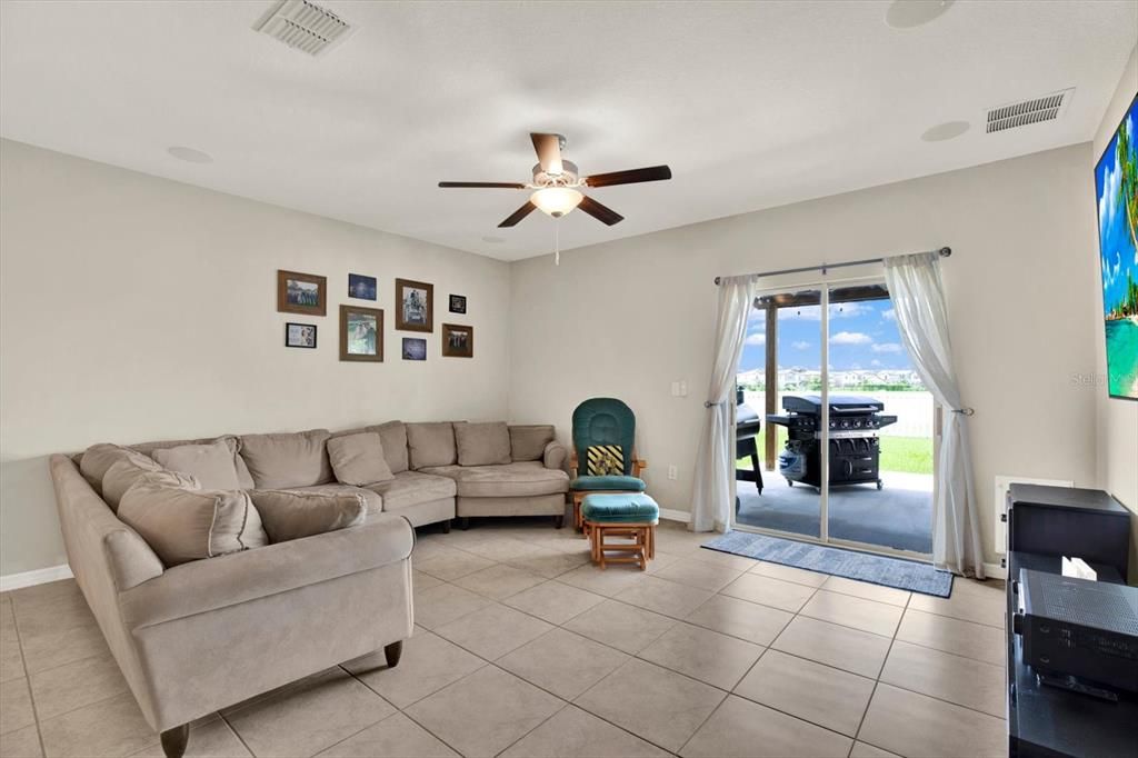 For Sale: $464,900 (6 beds, 3 baths, 2614 Square Feet)