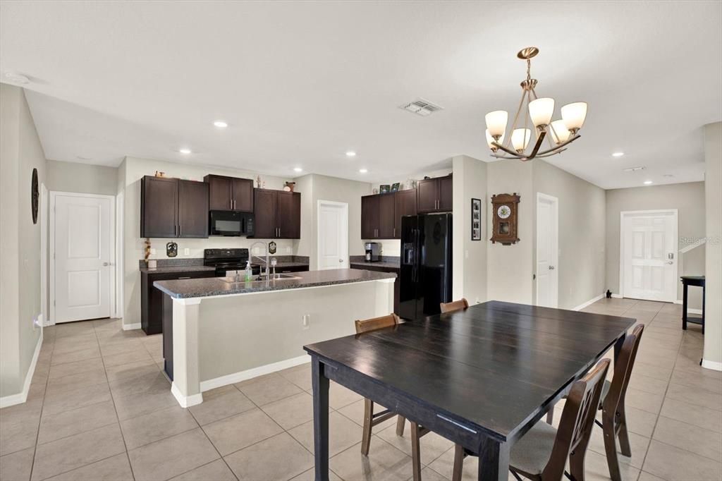 For Sale: $464,900 (6 beds, 3 baths, 2614 Square Feet)