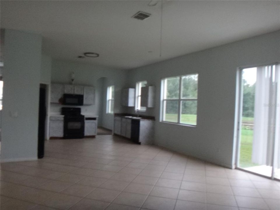 Activo con contrato: $334,900 (5 camas, 4 baños, 3242 Pies cuadrados)