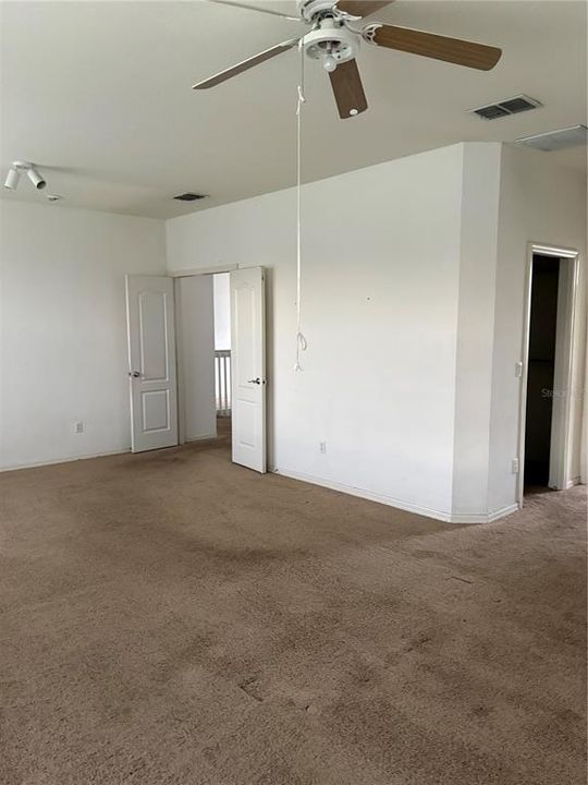Activo con contrato: $334,900 (5 camas, 4 baños, 3242 Pies cuadrados)