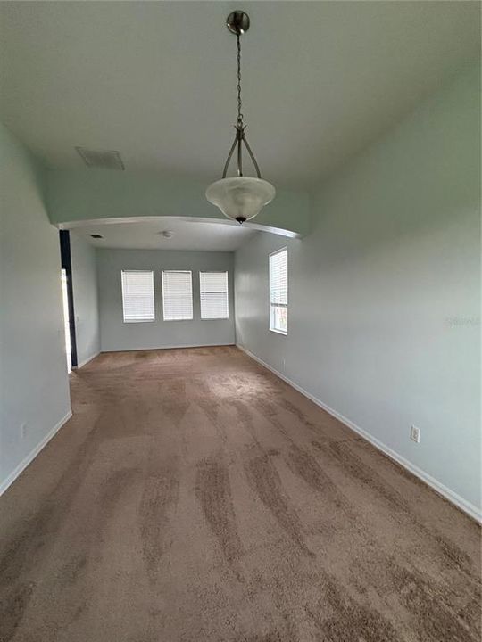 Activo con contrato: $334,900 (5 camas, 4 baños, 3242 Pies cuadrados)