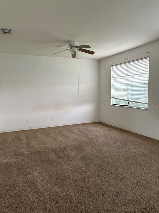 Activo con contrato: $334,900 (5 camas, 4 baños, 3242 Pies cuadrados)