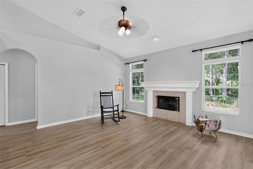 For Sale: $385,000 (4 beds, 3 baths, 2357 Square Feet)