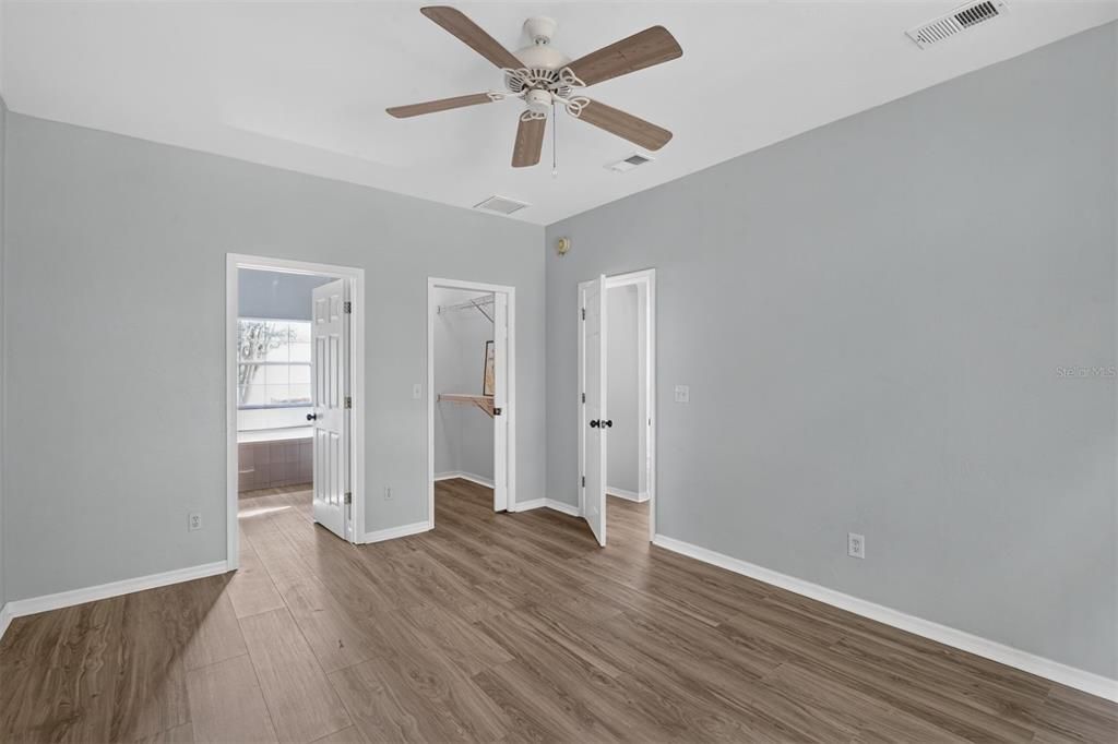 For Sale: $385,000 (4 beds, 3 baths, 2357 Square Feet)