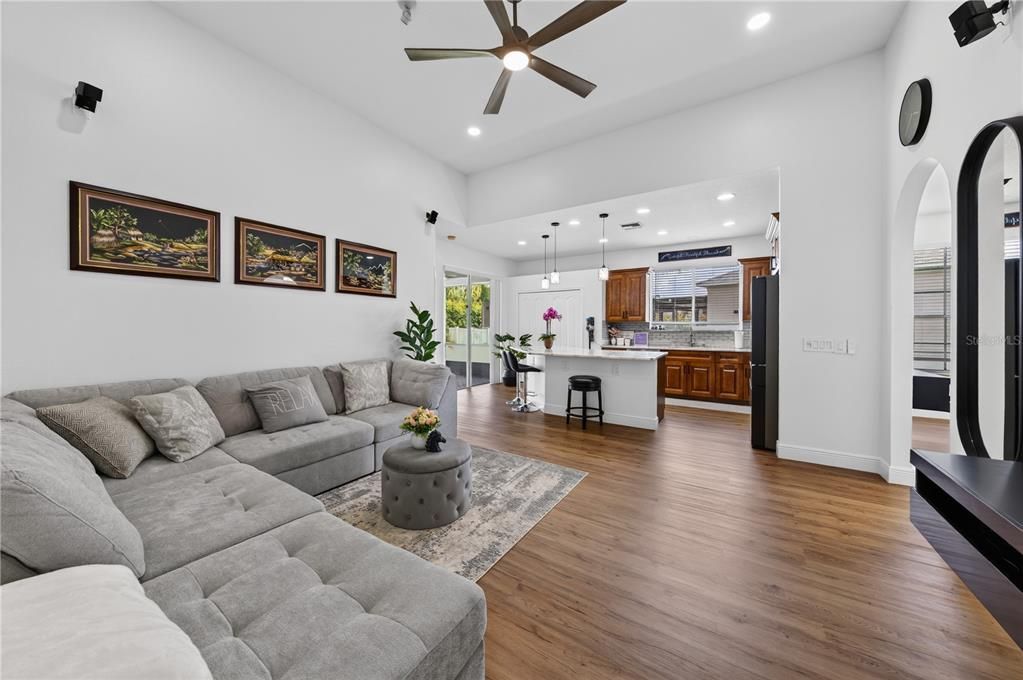 En Venta: $425,000 (3 camas, 2 baños, 1630 Pies cuadrados)
