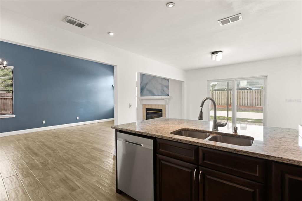 For Sale: $379,900 (3 beds, 2 baths, 1624 Square Feet)