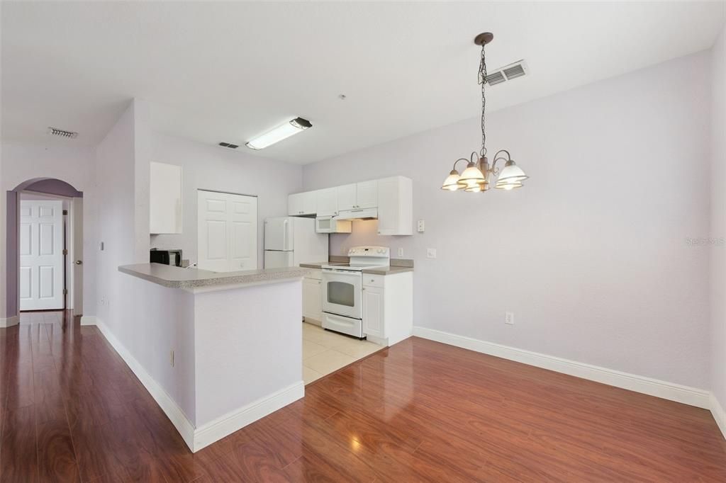 For Sale: $144,990 (1 beds, 1 baths, 826 Square Feet)