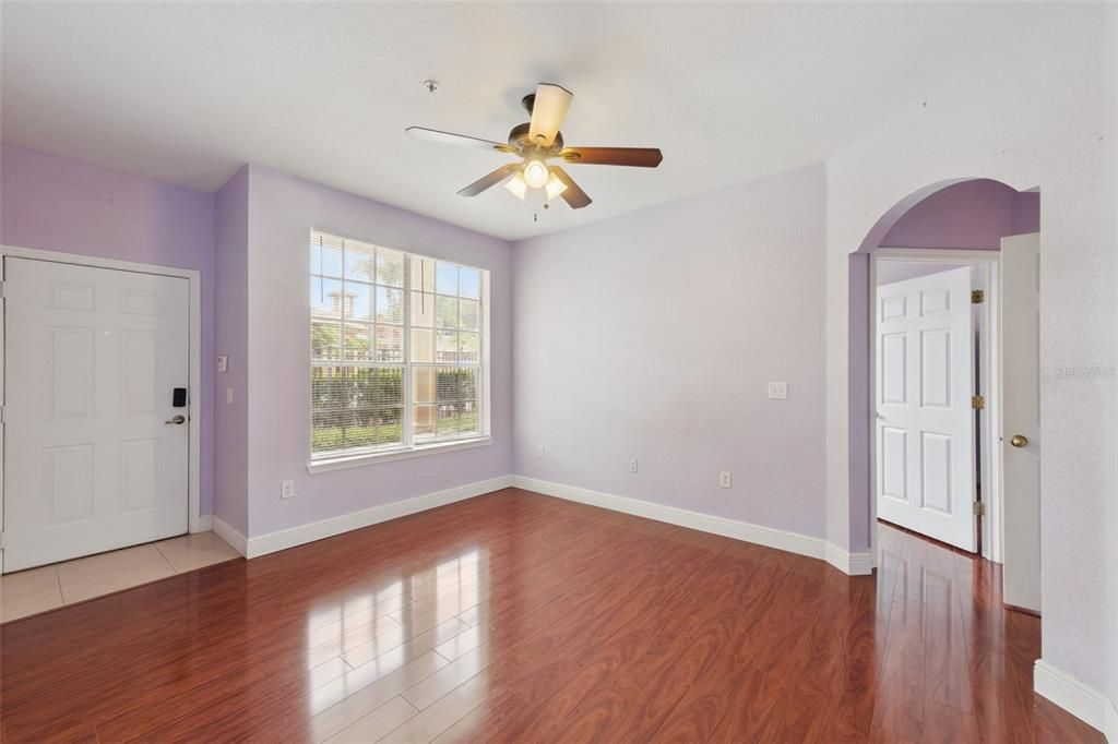 For Sale: $144,990 (1 beds, 1 baths, 826 Square Feet)