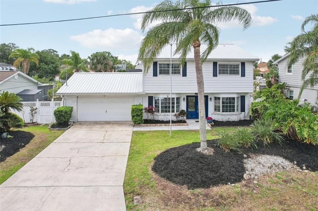 For Rent: $5,350 (4 beds, 2 baths, 2200 Square Feet)