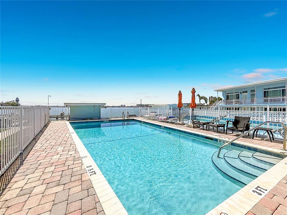 For Rent: $1,900 (1 beds, 1 baths, 528 Square Feet)