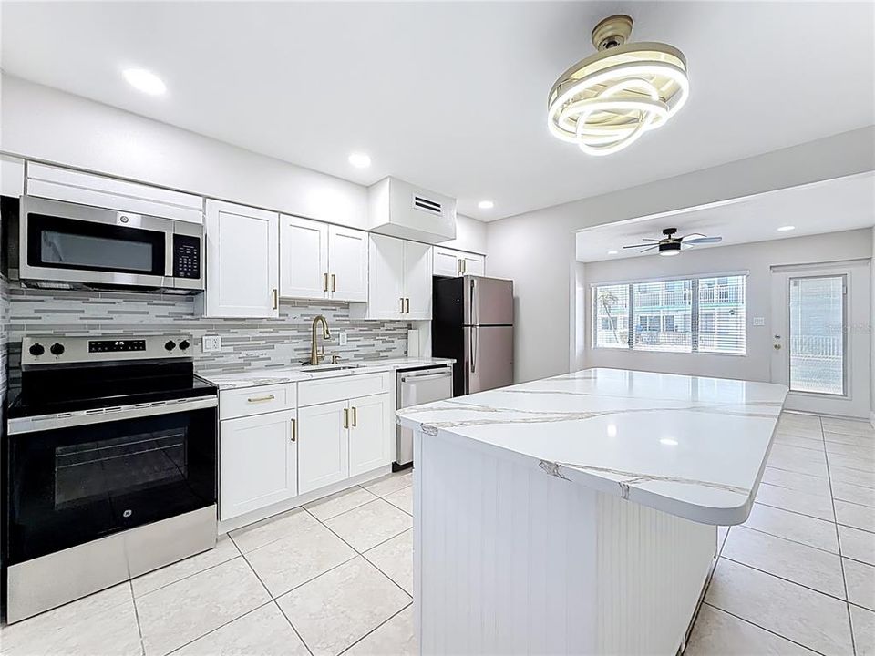 For Rent: $1,900 (1 beds, 1 baths, 528 Square Feet)