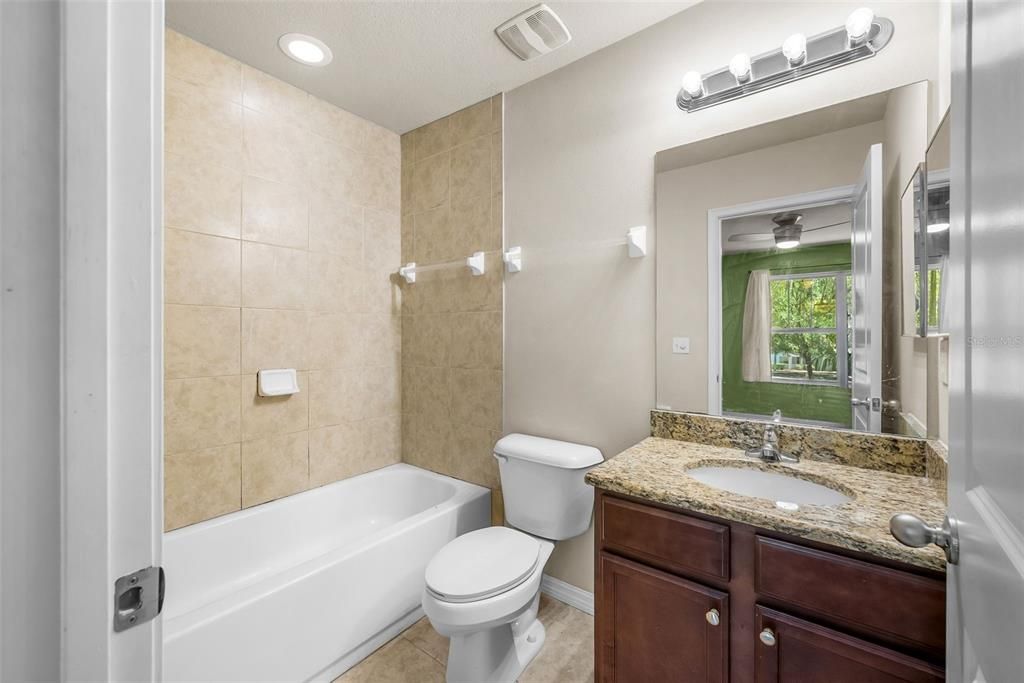 For Rent: $1,950 (2 beds, 2 baths, 1120 Square Feet)