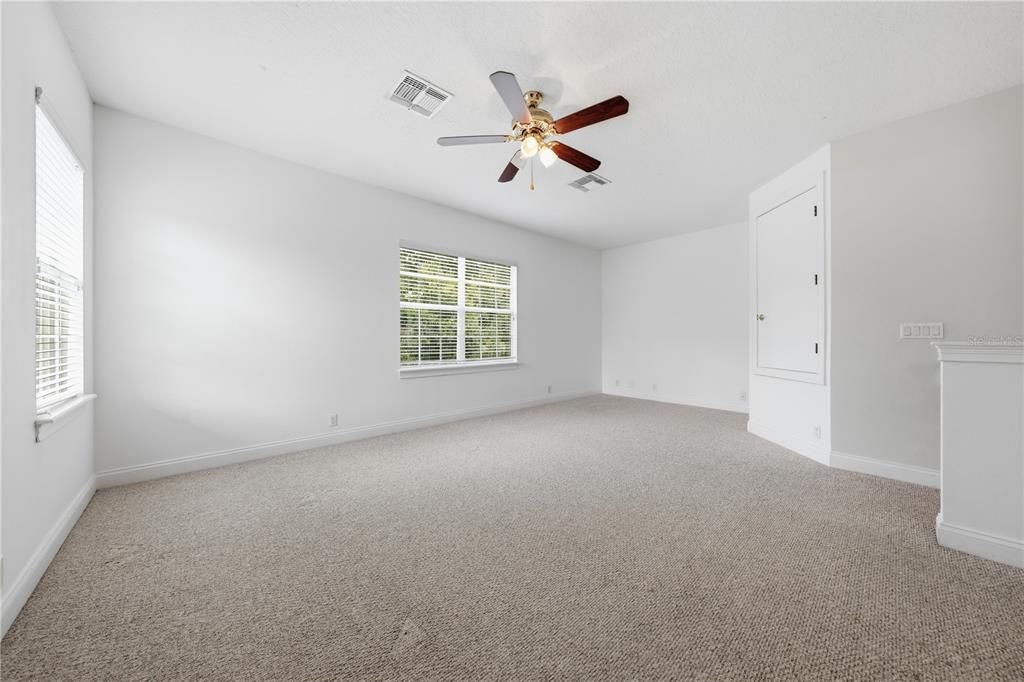 For Rent: $5,950 (5 beds, 4 baths, 3265 Square Feet)