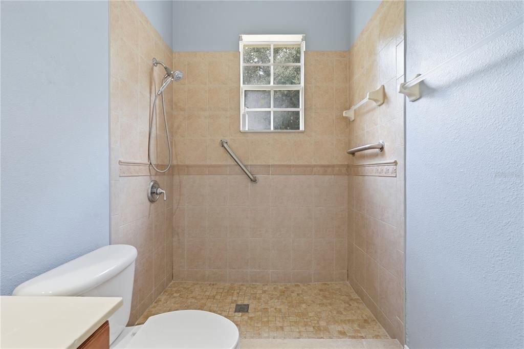 For Rent: $5,950 (5 beds, 4 baths, 3265 Square Feet)