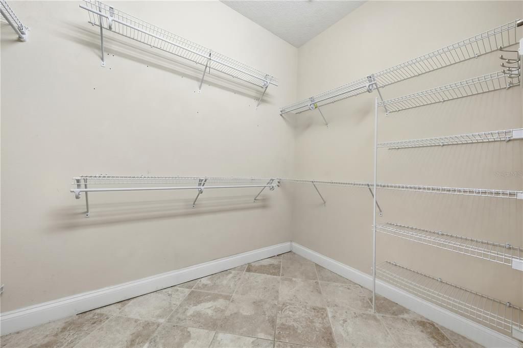 For Rent: $5,950 (5 beds, 4 baths, 3265 Square Feet)