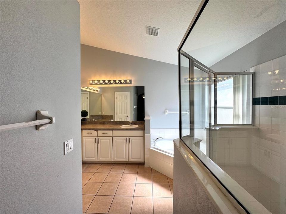 En Renta: $2,599 (4 camas, 3 baños, 1830 Pies cuadrados)
