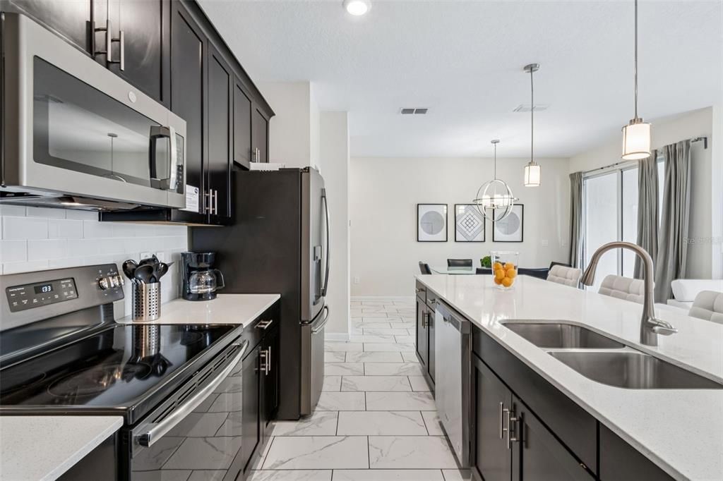 For Sale: $439,900 (4 beds, 3 baths, 1914 Square Feet)