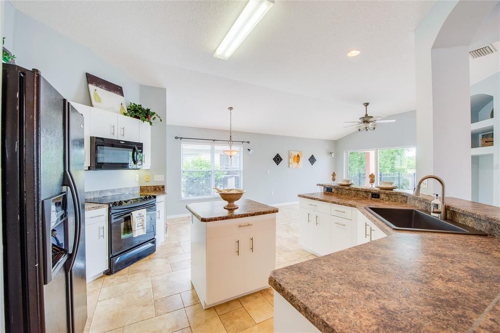 For Rent: $2,500 (3 beds, 2 baths, 1768 Square Feet)