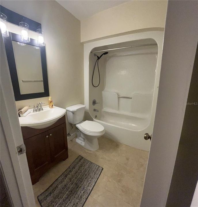 For Sale: $169,900 (2 beds, 2 baths, 1006 Square Feet)