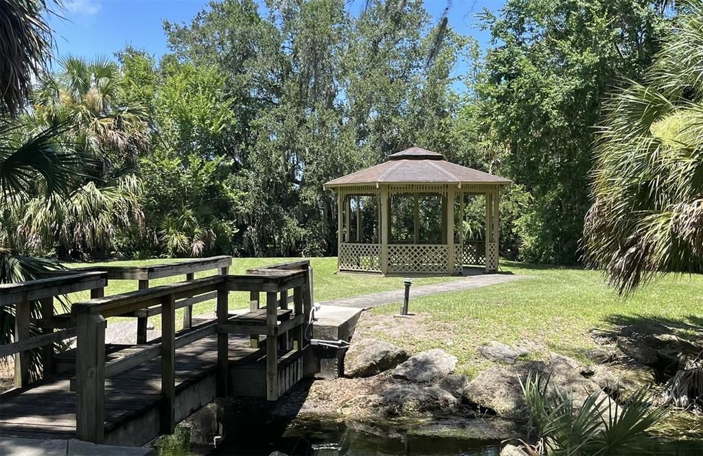 For Sale: $169,900 (2 beds, 2 baths, 1006 Square Feet)