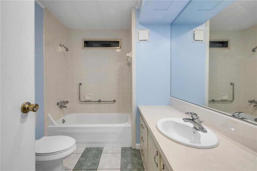For Sale: $179,000 (2 beds, 2 baths, 1152 Square Feet)