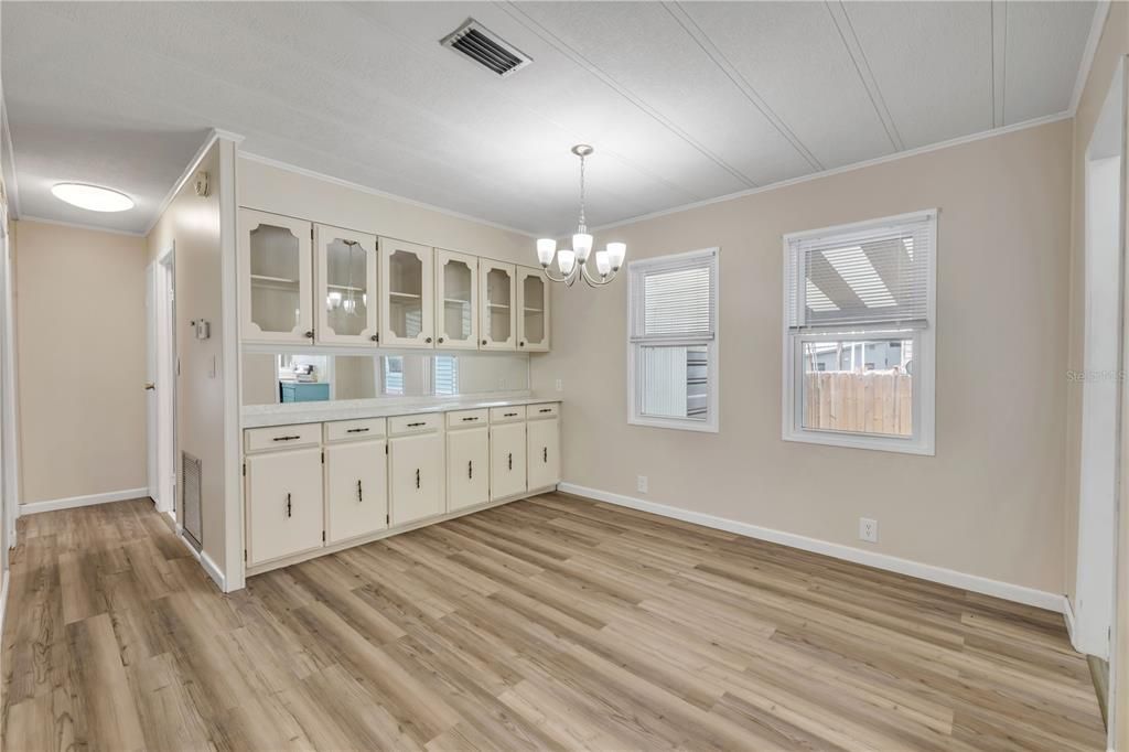 For Sale: $179,000 (2 beds, 2 baths, 1152 Square Feet)