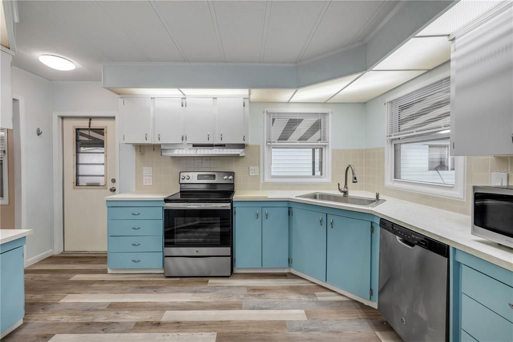 For Sale: $179,000 (2 beds, 2 baths, 1152 Square Feet)