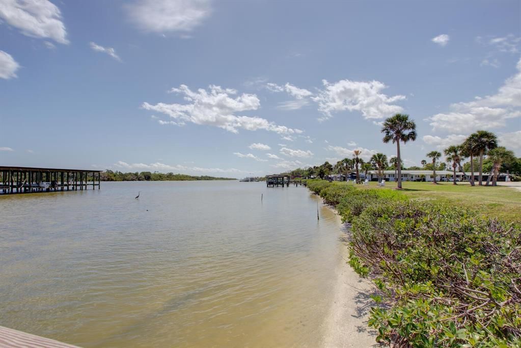 For Sale: $179,000 (2 beds, 2 baths, 1152 Square Feet)