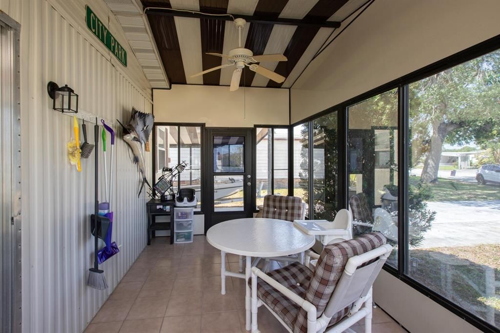 For Sale: $179,000 (2 beds, 2 baths, 1152 Square Feet)