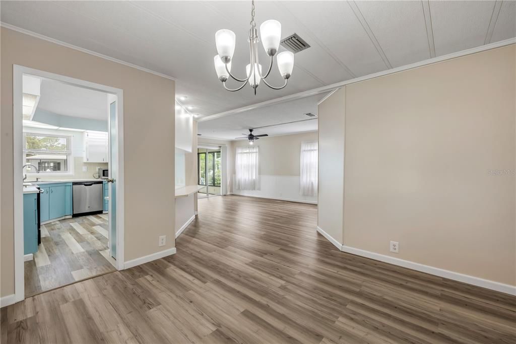 For Sale: $179,000 (2 beds, 2 baths, 1152 Square Feet)