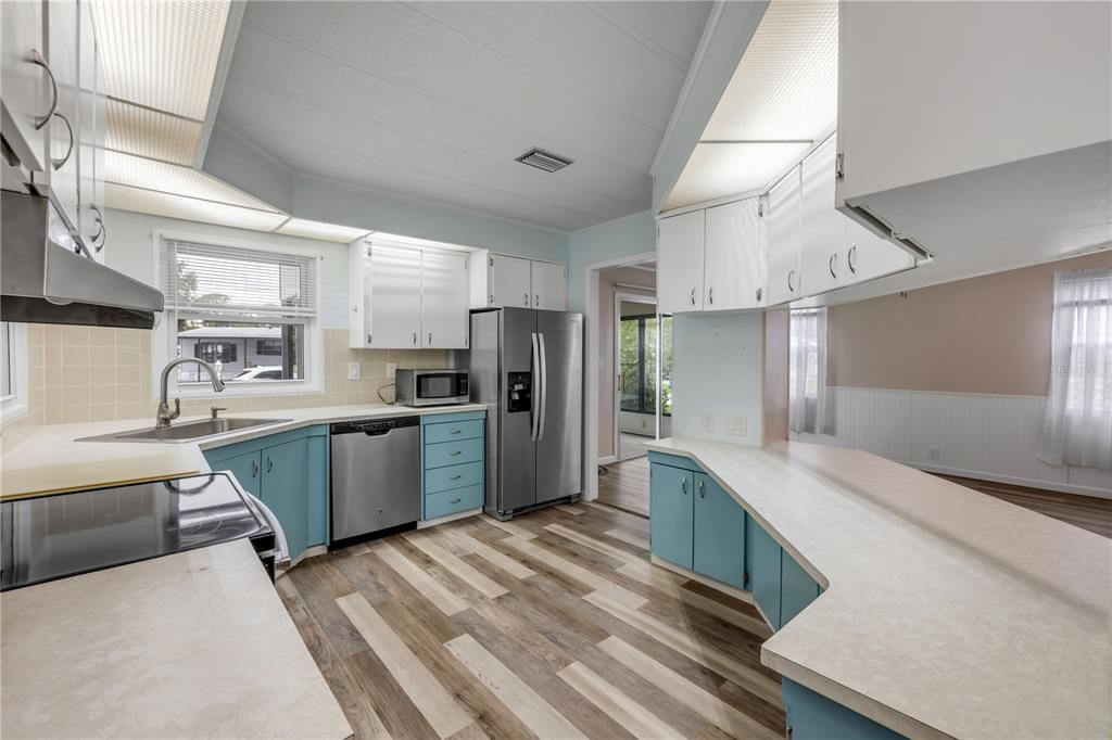 For Sale: $179,000 (2 beds, 2 baths, 1152 Square Feet)