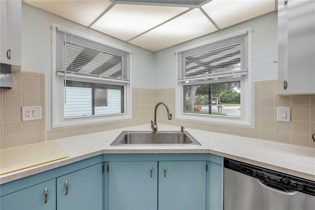For Sale: $179,000 (2 beds, 2 baths, 1152 Square Feet)