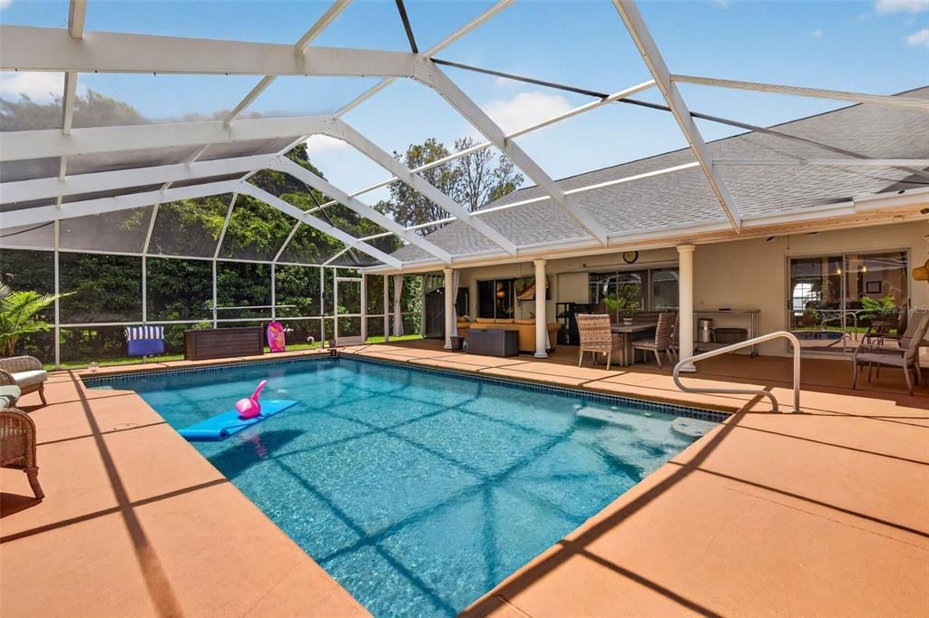 For Sale: $499,900 (3 beds, 2 baths, 2252 Square Feet)