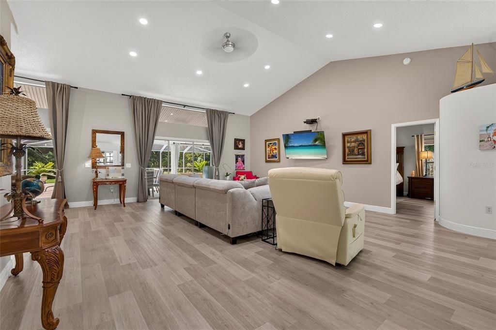 For Sale: $499,900 (3 beds, 2 baths, 2252 Square Feet)