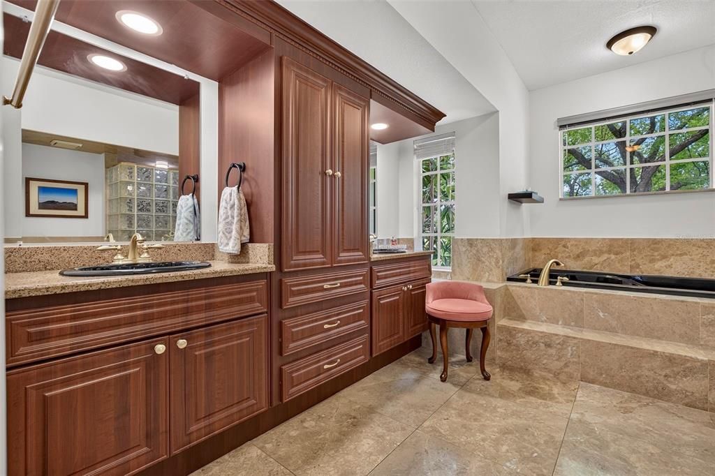 For Sale: $499,900 (3 beds, 2 baths, 2252 Square Feet)