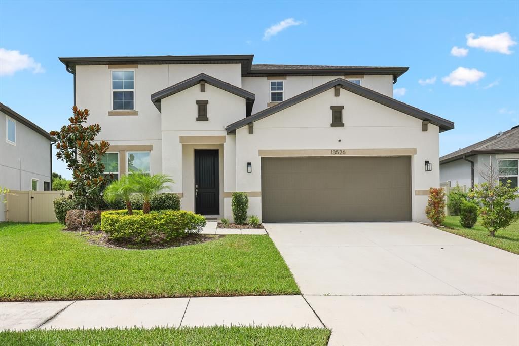 Recently Rented: $2,795 (3 beds, 2 baths, 2385 Square Feet)