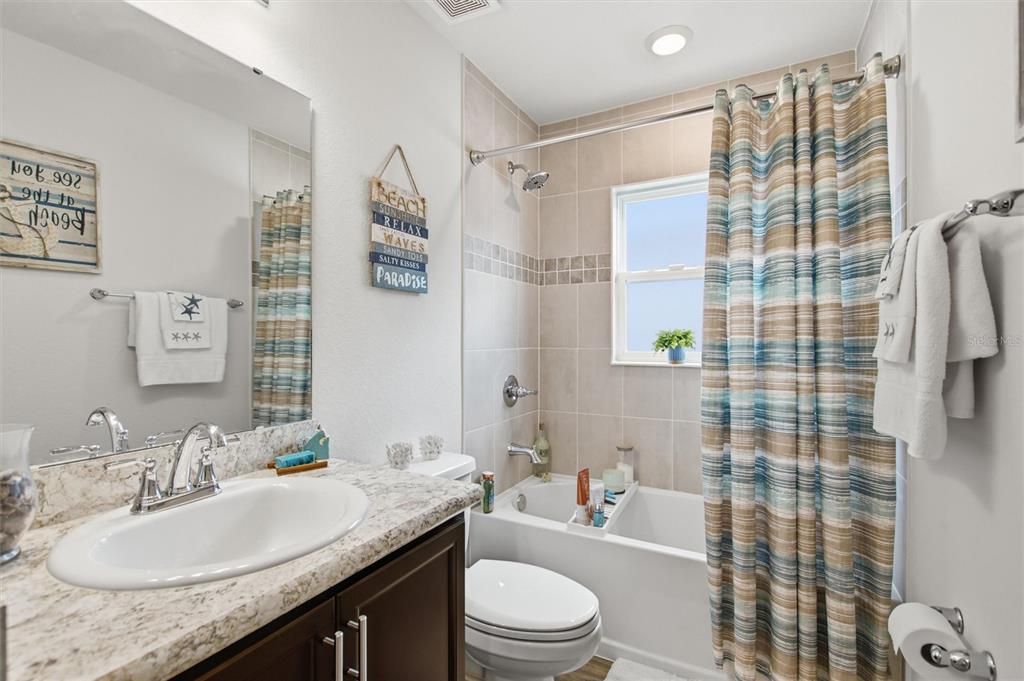 For Sale: $325,000 (3 beds, 2 baths, 1698 Square Feet)