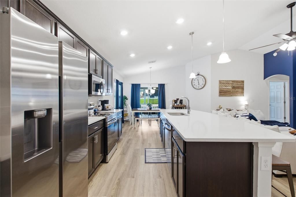 For Sale: $325,000 (3 beds, 2 baths, 1698 Square Feet)