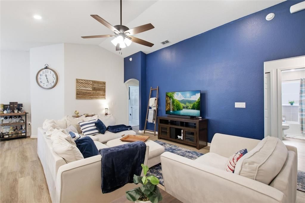 For Sale: $325,000 (3 beds, 2 baths, 1698 Square Feet)