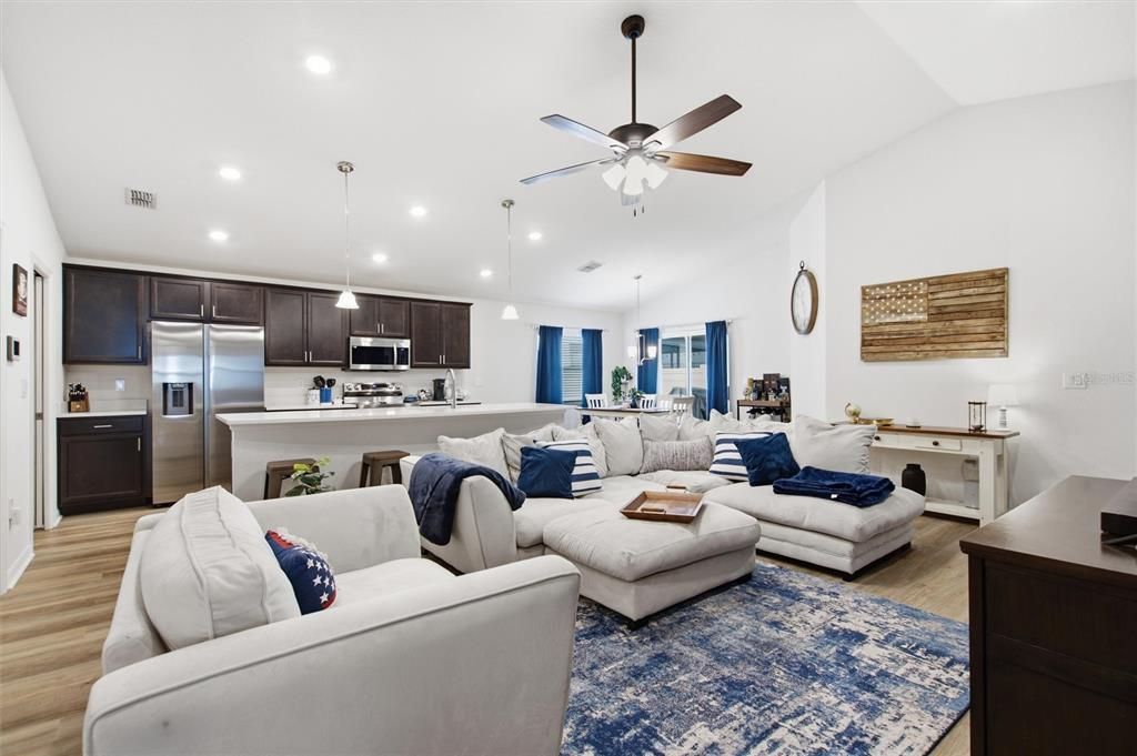 For Sale: $325,000 (3 beds, 2 baths, 1698 Square Feet)