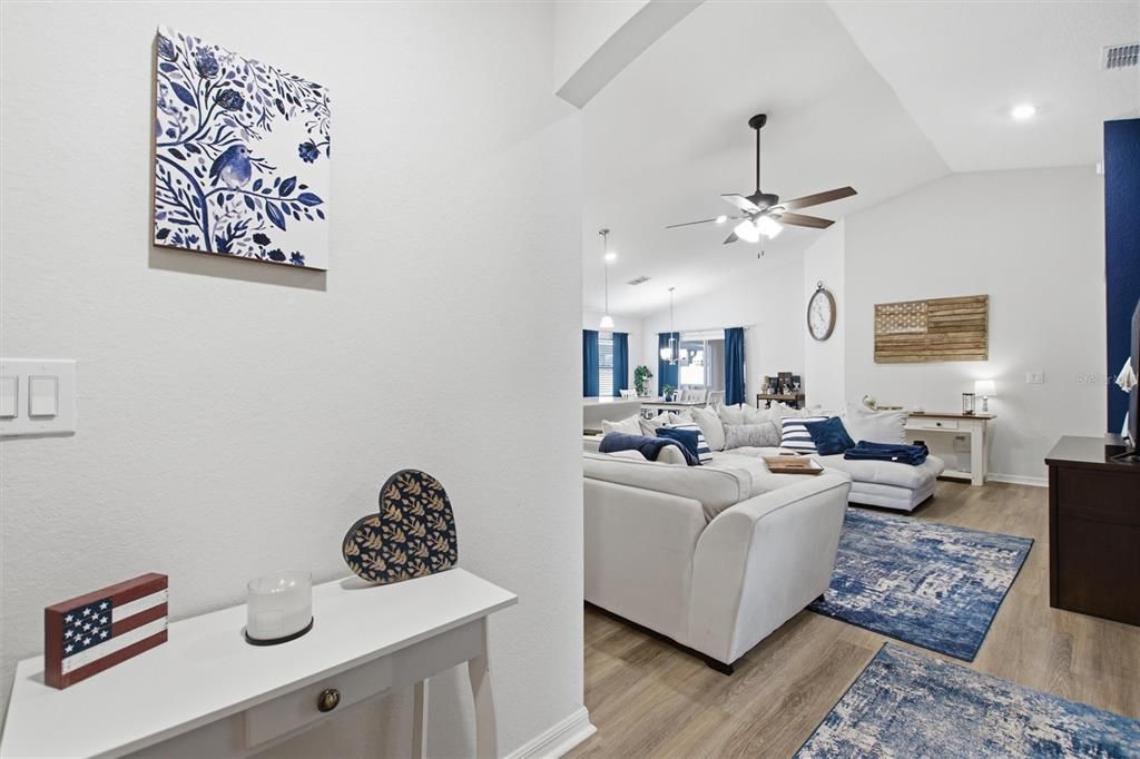 For Sale: $325,000 (3 beds, 2 baths, 1698 Square Feet)