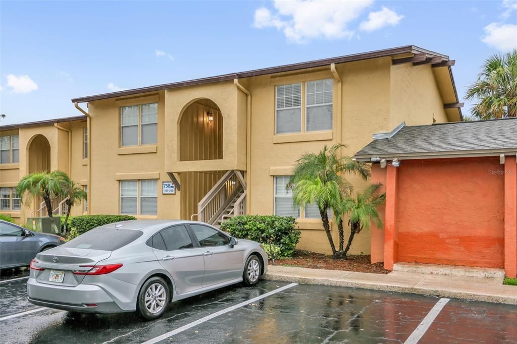 For Sale: $125,000 (1 beds, 1 baths, 633 Square Feet)