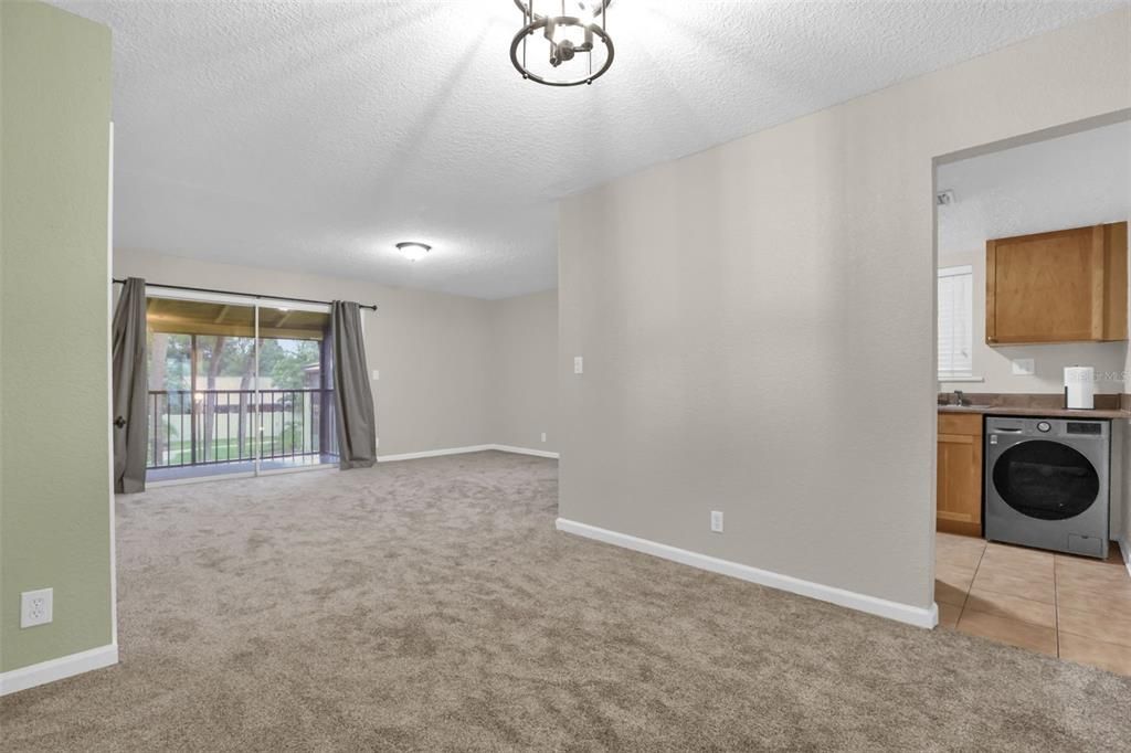 For Sale: $125,000 (1 beds, 1 baths, 633 Square Feet)