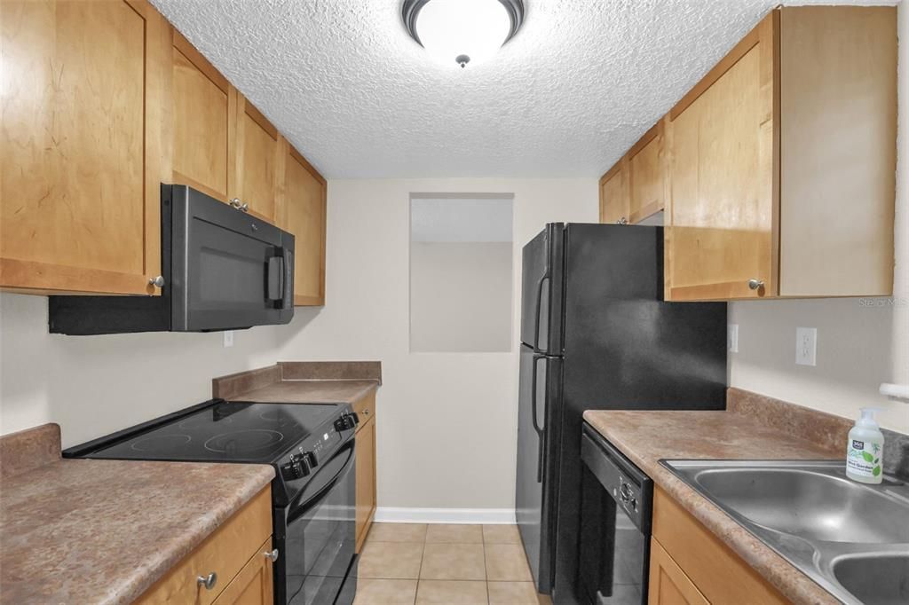 For Sale: $125,000 (1 beds, 1 baths, 633 Square Feet)