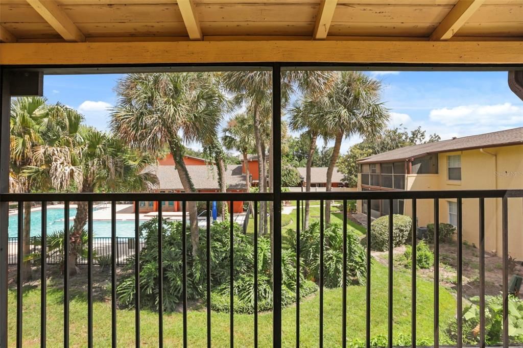 For Sale: $125,000 (1 beds, 1 baths, 633 Square Feet)