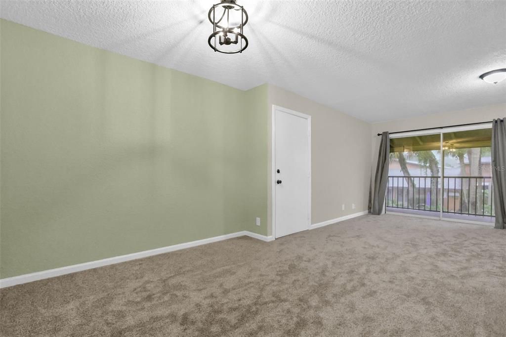 For Sale: $125,000 (1 beds, 1 baths, 633 Square Feet)
