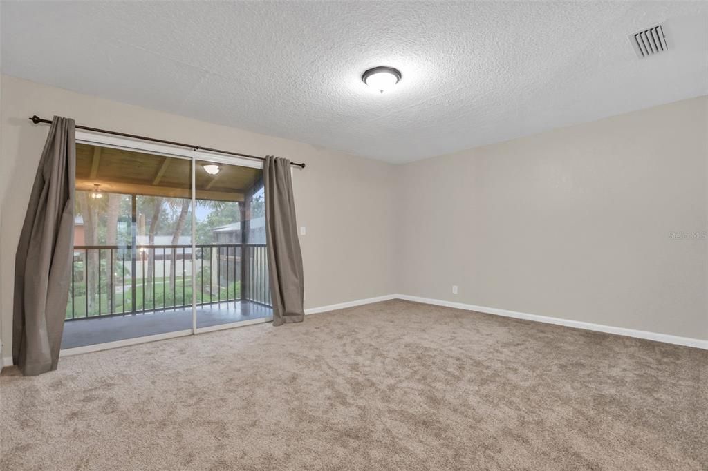 For Sale: $125,000 (1 beds, 1 baths, 633 Square Feet)